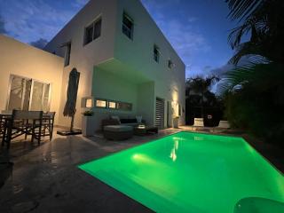 Stylish Luxury San Juan Lakes Villa in Gated Community in Downtown Punta Cana With Private Pool - Punta Cana - 2