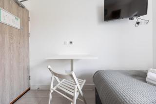 Functional Budget Stay with Wi-Fi and Laundry Facilities near Tube Station - Londen - 7