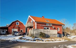 3 Bedroom Stunning Home In Kållekärr - Fagerfjäll Tjörn - 0