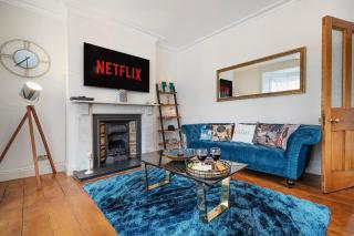 4 bedroom home with Garden, Game room, Parking- Esho Stays - Gloucester - 8