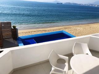 INCREIBLE DEPARTAMENTO A PIE DE PLAYA EN MANZANILLO, COMPLETAMENTE NUEVO - 5