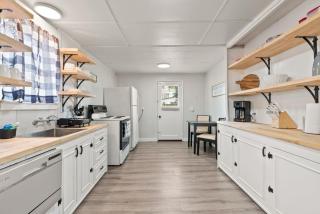 2-Bedroom Bungaloo nestled close to Urban Centers - Vancouver - 3