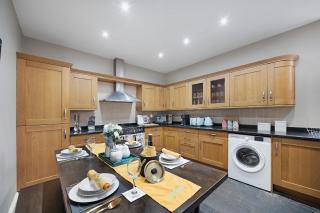 4 bedroom home with Garden, Game room, Parking- Esho Stays - Gloucester - 5