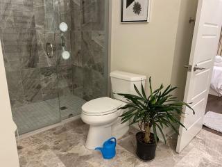 Dazzling Modern Home Next to Beach & Go - 5