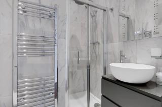 DG1 - Family-Friendly 2-Bed with Garden in Acton - by Short Stories London - 1