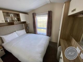 Palm Grove 183 - Golden Palm - Pet friendly, WiFi, central heating, bed linen - Meadow Lakes Caravan & Lodge Hire - Chapel Saint Leonards - 5