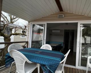 Mobil homme proche de la mer - 4