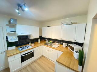 Elegant London home with Free 5G Wi-Fi, Garden, Workspace, Free Parking, Full Kitchen - 7