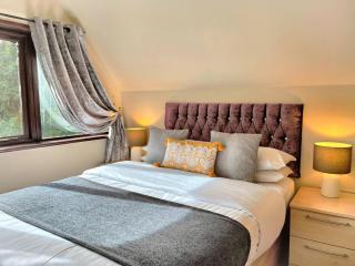 BlueBell 16-Hot Tub-Woodland Lodges-Pembrokeshire - Carmarthen - 7