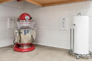 Summer Bliss,Blocks to the Beach-Midtown Galveston - 3