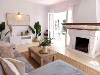Caleta Beach House Villa Beatriz Sinese Design - Torre del Mar - 3