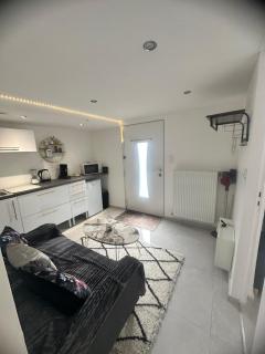 Joli appartement au calme avec place de parking privé - Saint-Jean-Bonnefonds - 3