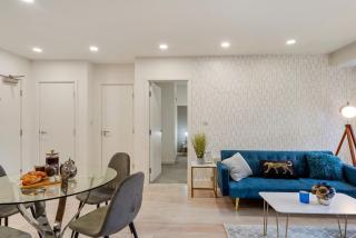Family Friendly 2BR in Bedford, Parking, Free Wi-Fi, Gym and Cinema room - 3
