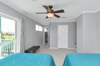 Beauty on the Water! Lake House near the beaches! - 4