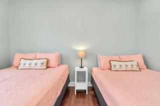 Historical Galveston House - 2 min drive to sand!! - Galveston - 4