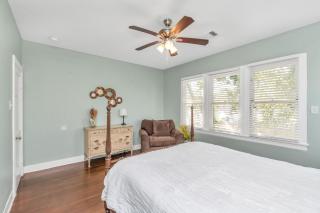 Historical Galveston House - 2 min drive to sand!! - Galveston - 3