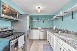 Sleep a Group of 7 in this Spacious Galveston Studio - Minutes to Beach! - 6