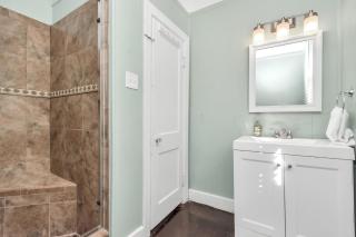 2 Kitchens,2 Living Rooms,4 Bedrooms-Close to all! - Galveston - 1