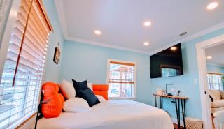 The Beachy Bungalow w/King Bed, near Dtwn & Beach - Sint-Petersburg - 5