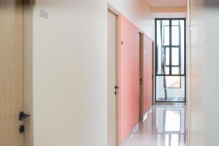 Sans Hotel Clover Ace Surabaya by RedDoorz - Surabaya - 6