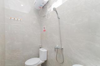 Sans Hotel Clover Ace Surabaya by RedDoorz - Surabaya - 4