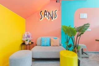 Sans Hotel Clover Ace Surabaya by RedDoorz - 9