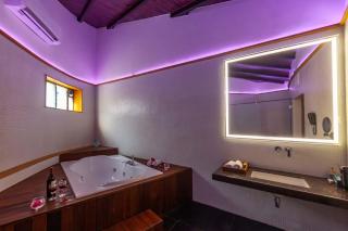 StayVista's Lush Villa - Lake-View Haven with Rustic-Meets-Modern Interiors, Pool, Jacuzzi & Indoor activities - Wādhiware - 2