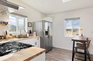 Mojave Ranch - Hot Tub, Fire Pit, Dark Skies and Desert Views! home - 2