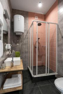Kiev Loft Style Studios on 1 Malopidvalna - Kiev - 5