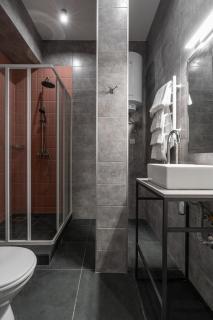 Kiev Loft Style Studios on 1 Malopidvalna - Kiev - 2
