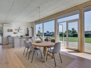 Holiday Home Sebbi - 90m from the sea by Interhome - 2