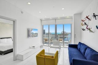 Modern Penthouse condo with 2 story private terrace - Hollywood - 3