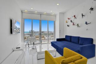 Modern Penthouse condo with 2 story private terrace - Hollywood - 9