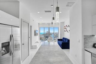 Modern Penthouse condo with 2 story private terrace - Hollywood - 2