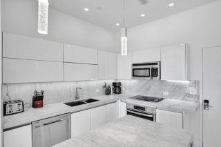 Modern Penthouse condo with 2 story private terrace - Hollywood - 1