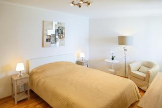Lake View - Appt Central 2 Bedroom, 1 Bath - 4