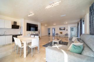 Exclusive Villa City, Beach & Golf - 1