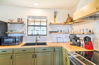 Renovated Cabin with Decks, Views, and Fire Pit! - Pikeville - 1