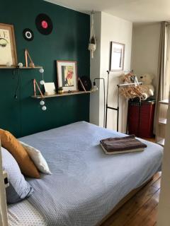 Quiet apartment hill of Montmartre - 1