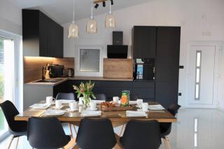 Luxury Villa Lana Apt, Seaview Terrace, Large Outdoor Space, BBQ - 4