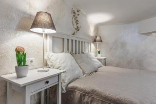 Sleek Minimalist Studio at Inner City - Budapest - 3