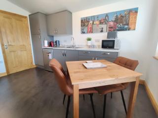 Bumble Bee Cabin - Bootle - 5