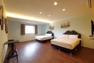 Bears Line B&B train station - Hualien - 8