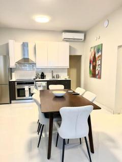 Luxurious Beachside 3-Br Apt - San Juan - 8