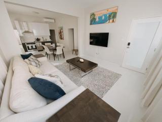 Luxurious Beachside 3-Br Apt - San Juan - 4