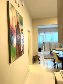 Luxurious Beachside 3-Br Apt - 2