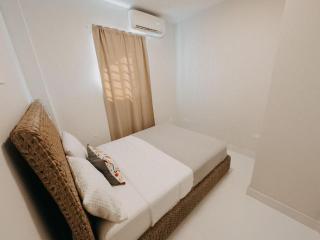 Luxurious Beachside 3-Br Apt - 6