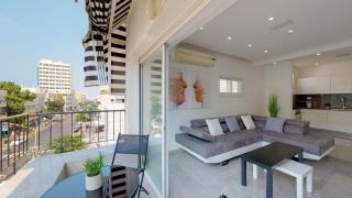 Double Face by HolyGuest - Tel Aviv - 3