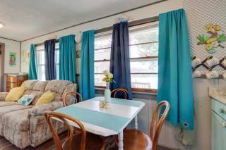 Cozy Camdenton Cottage with Deck and Boat Dock Access! - Camdenton - 5