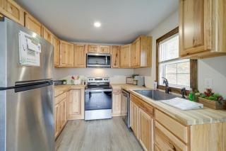 Hilltop Hideaway with Scenic Views and Hot Tub! - West Jefferson - 3